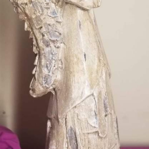 Indoor angel praying hands statue. Stands 21 inches high. - Picture 10 of 11